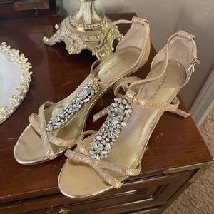 Antonio Melani Gold Heels 10M